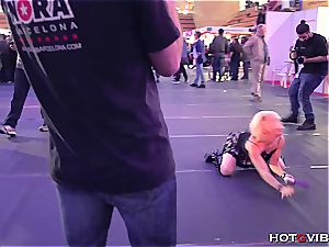 blonde plays with her puss and spills in public